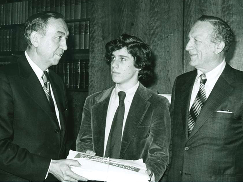 1974 presenting a petition about Israeli POWs in Arab countries